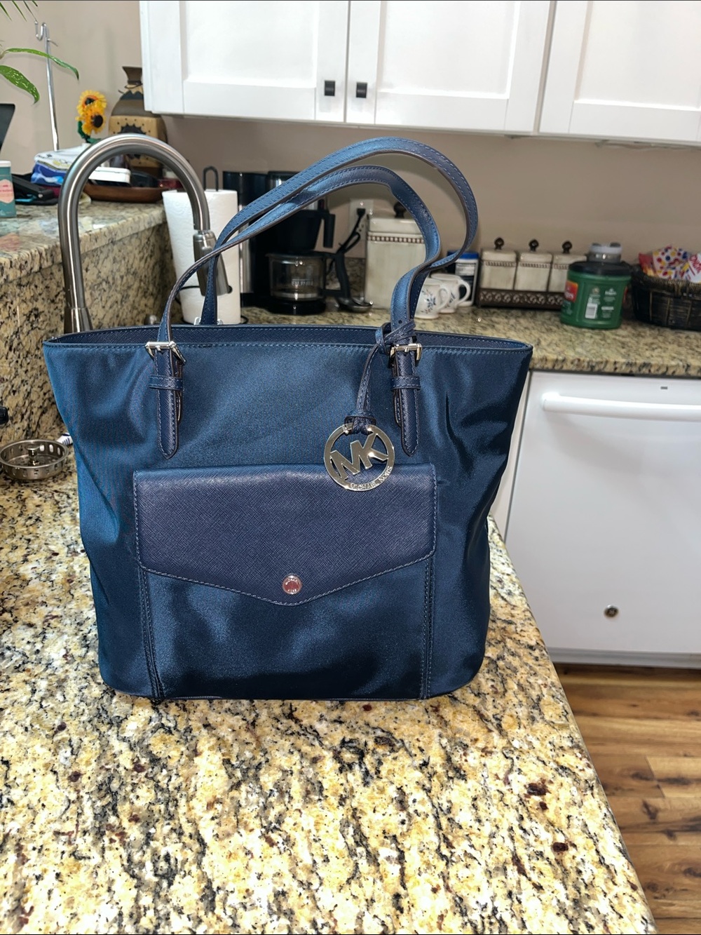 EUC Authentic Michael Kors Navy Blue Multifunction Jet Set Handbag